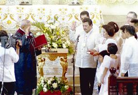 Estrada takes oath as Philippine